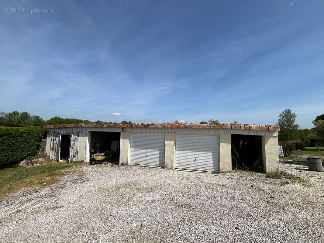 Charmante charentaise rénovée avec 4 chambres, piscine et vue dégagée - photo 3