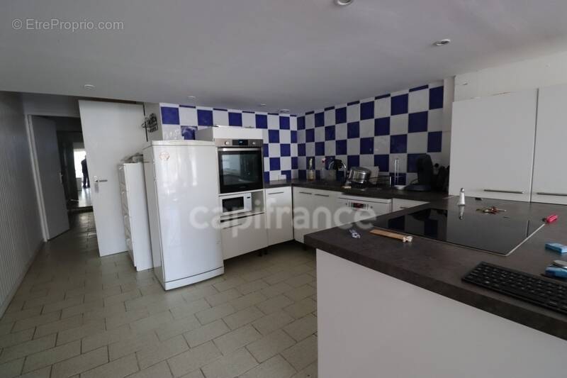 Commerce à LA GRANDE-MOTTE