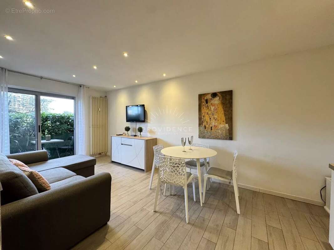 Appartement à MANDELIEU-LA-NAPOULE