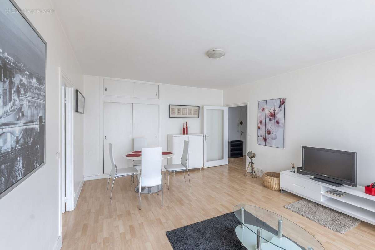 Appartement à PARIS-15E