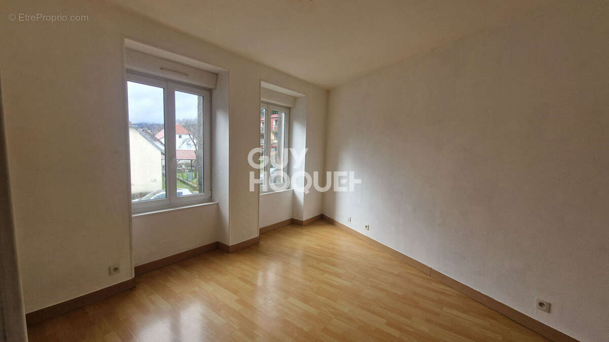 Appartement à ROUGEMONT-LE-CHATEAU