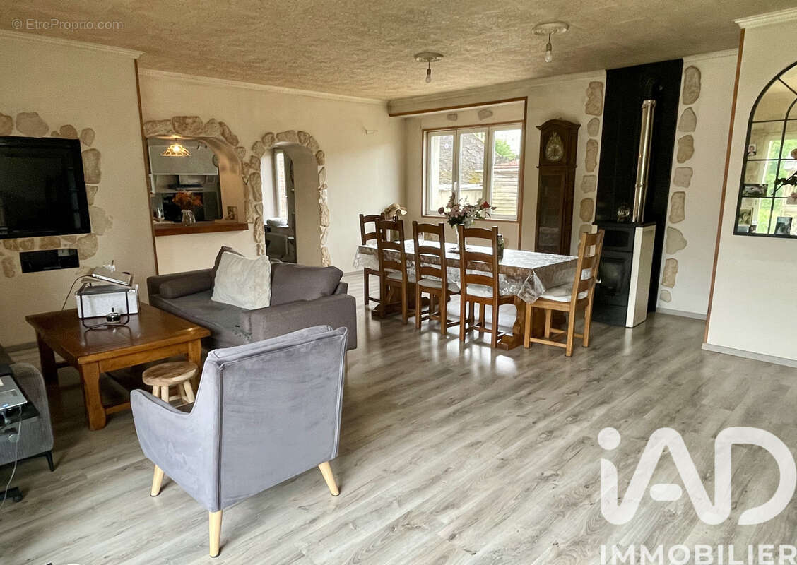 Maison 207 m² à Les Bordes  - photo 6