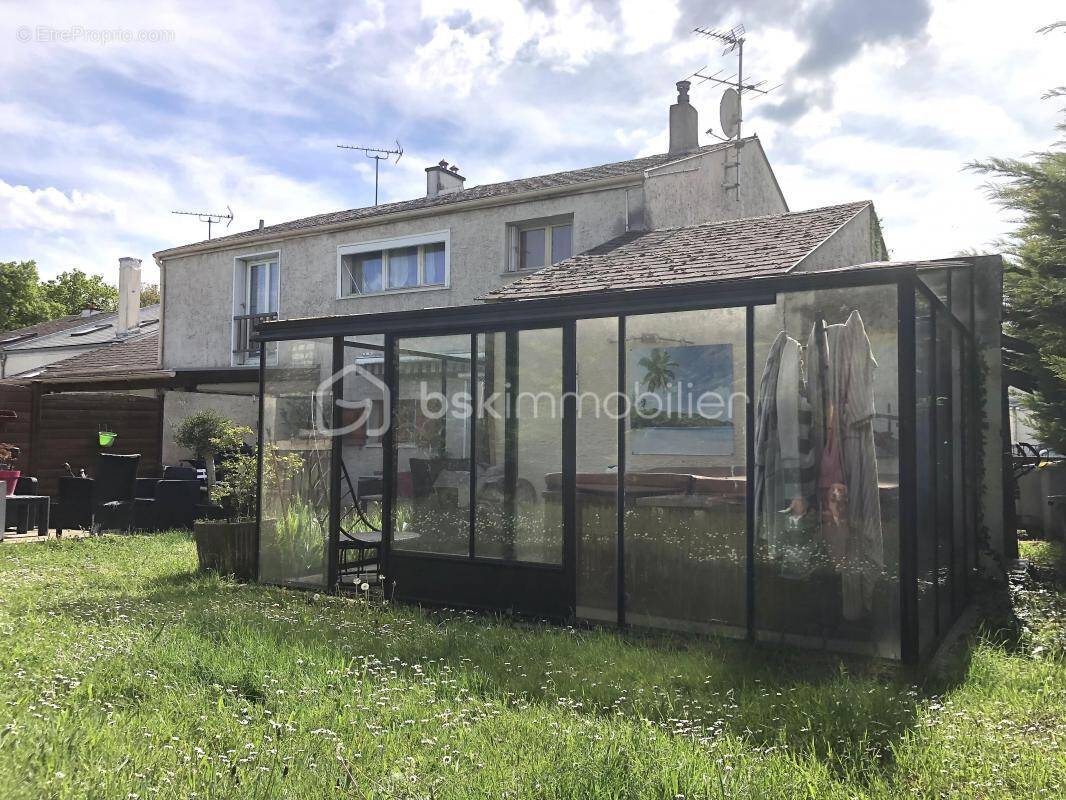 Maison à SAINT-PIERRE-LES-NEMOURS