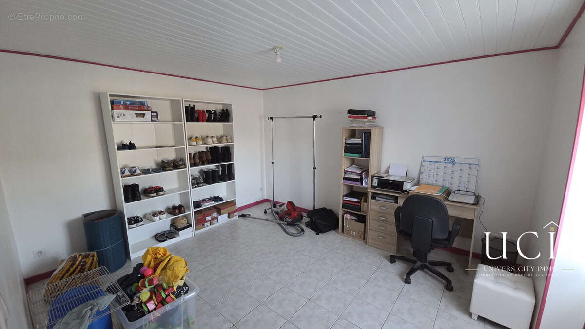 Maison 138 m² à Saint-Etienne-Du-Bois  - photo 8
