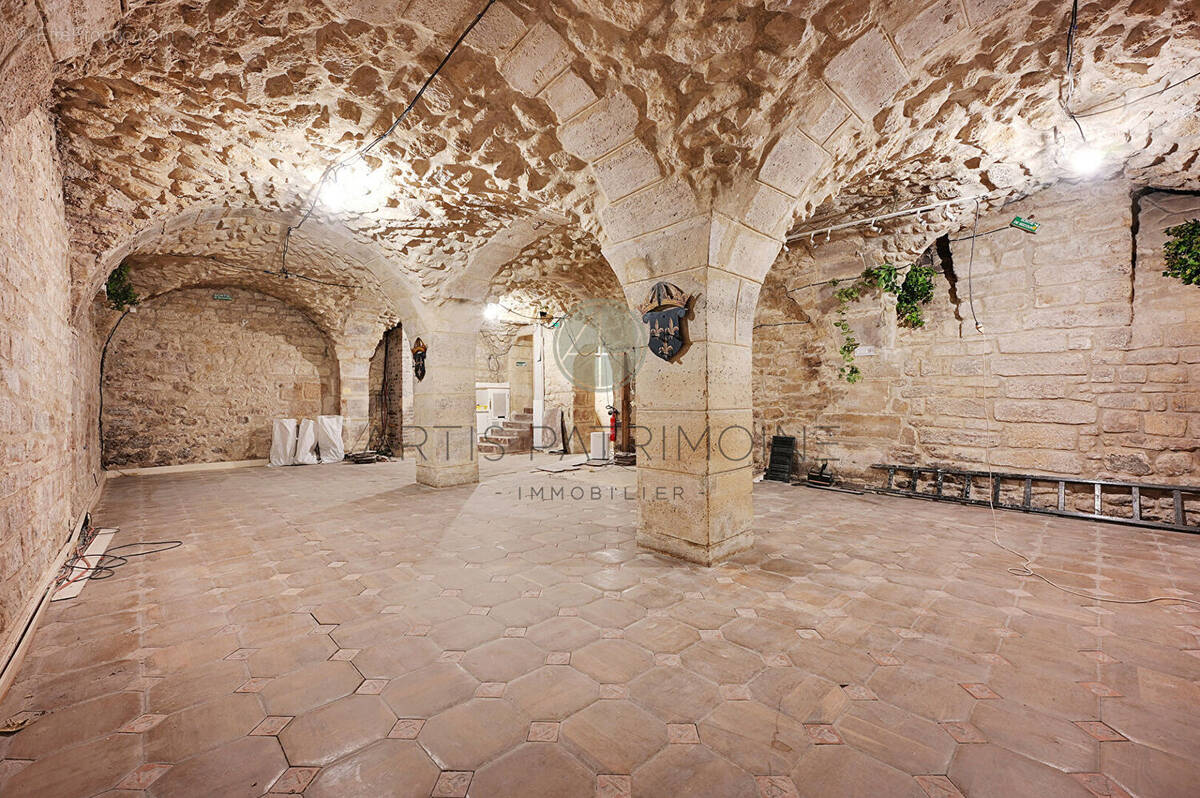 Commerce à PARIS-6E