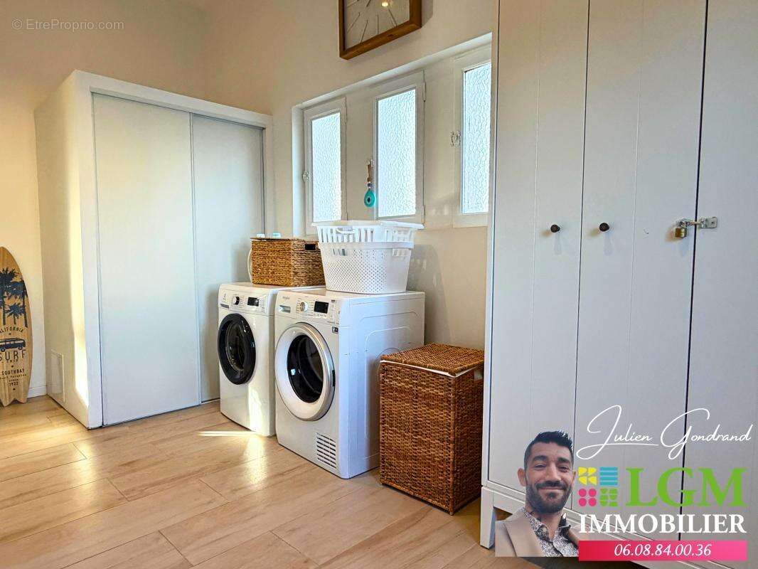 Le Crès - Maison rénovée de 160 m² avec piscine, jardin et potentiel locatif - photo 12
