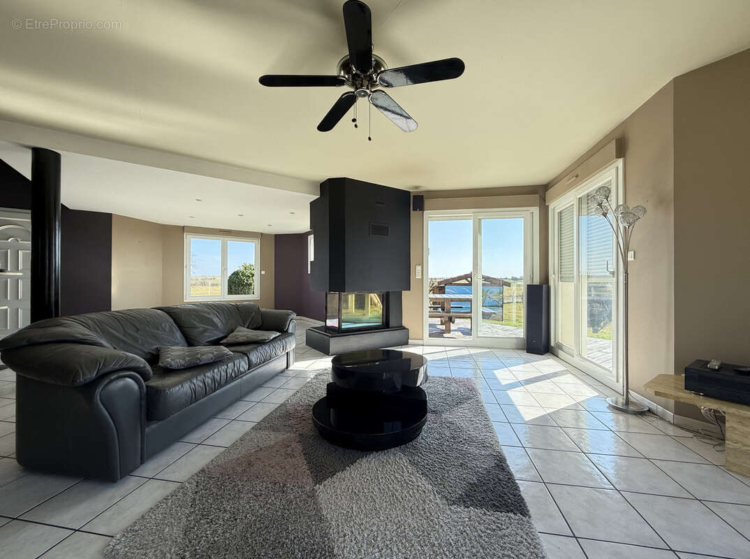 Maison à CONTREXEVILLE