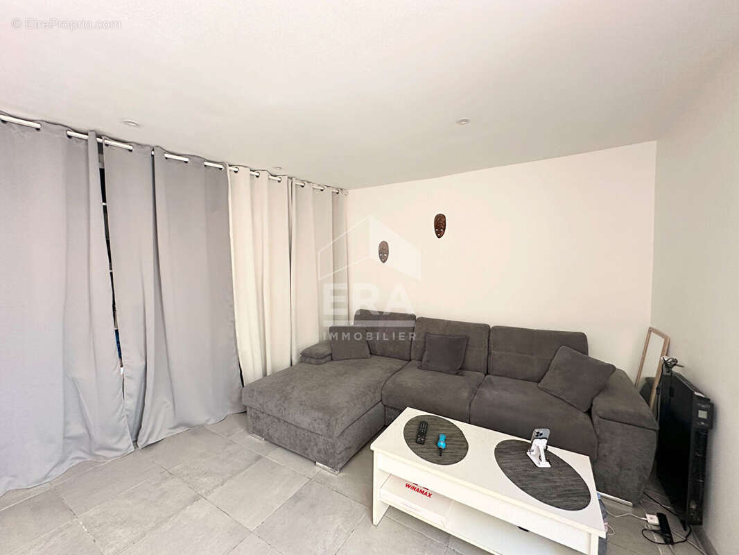 Maison à SAINT-LAURENT-DE-LA-SALANQUE