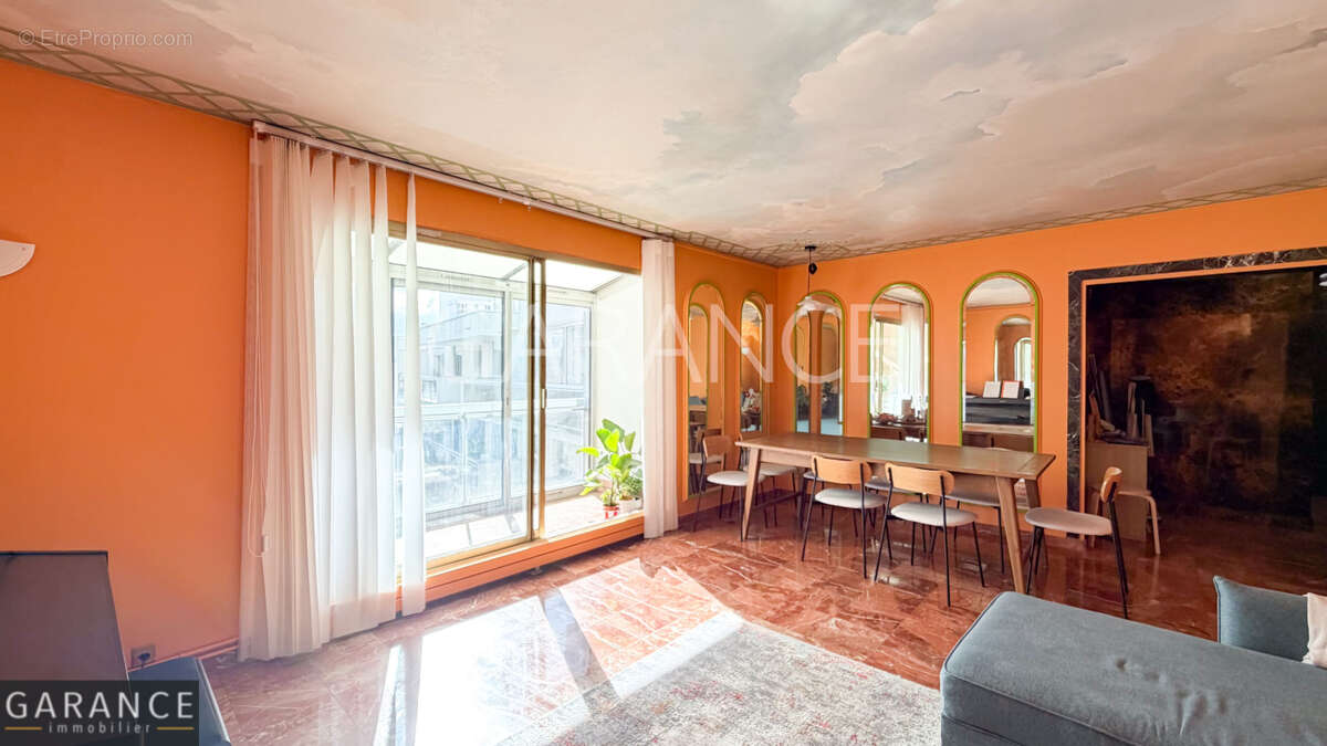 Appartement à PARIS-14E