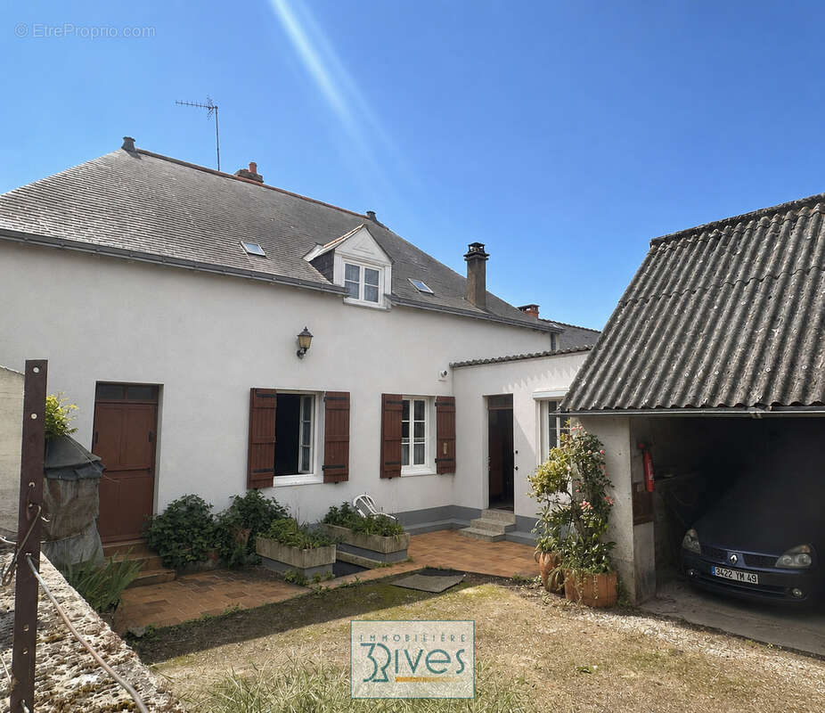 Maison à LA CHAPELLE-SAINT-LAUD