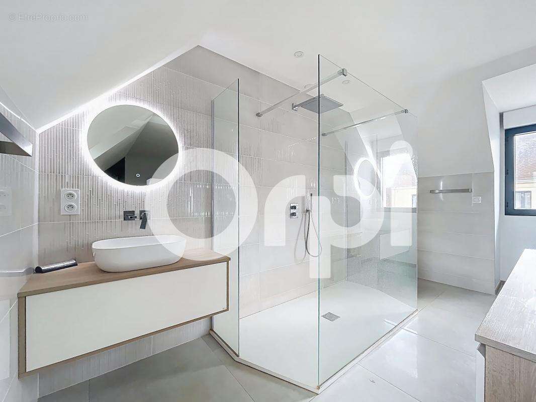 Maison à BELLOY-EN-FRANCE