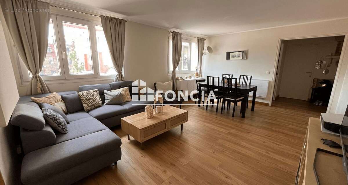 Appartement à FRESNES