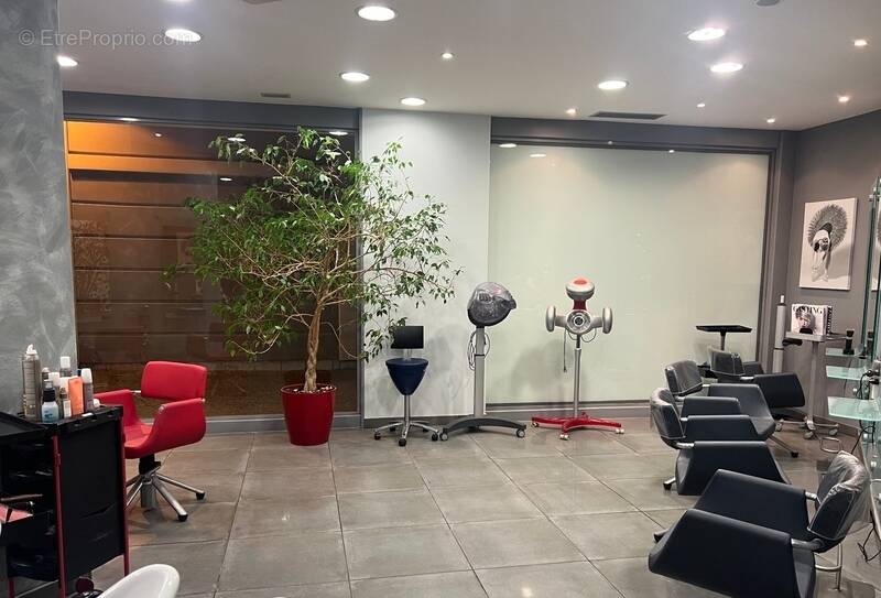 Commerce à AIX-LES-BAINS