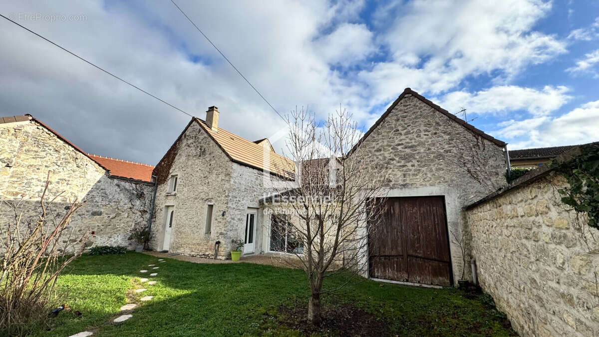 Maison  Familiale avec dépendance en pierres de 1783 Vernouillet  centre ville - photo 3