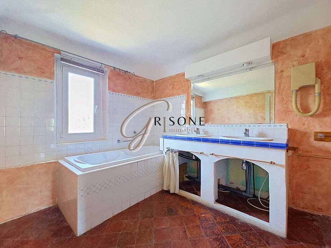 Maison de village authentique de 150 m² à Six-Fours-les-Plages - photo 10