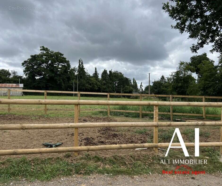Maison à LA LANDE-DE-LOUGE