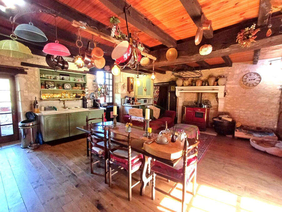 CUISINE - Maison à CHASSENEUIL-SUR-BONNIEURE