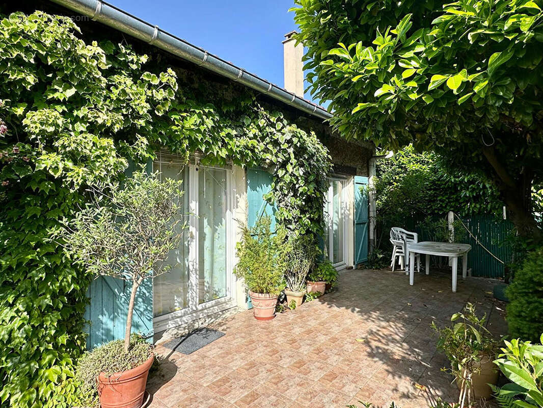 Maison à LE MESNIL-LE-ROI