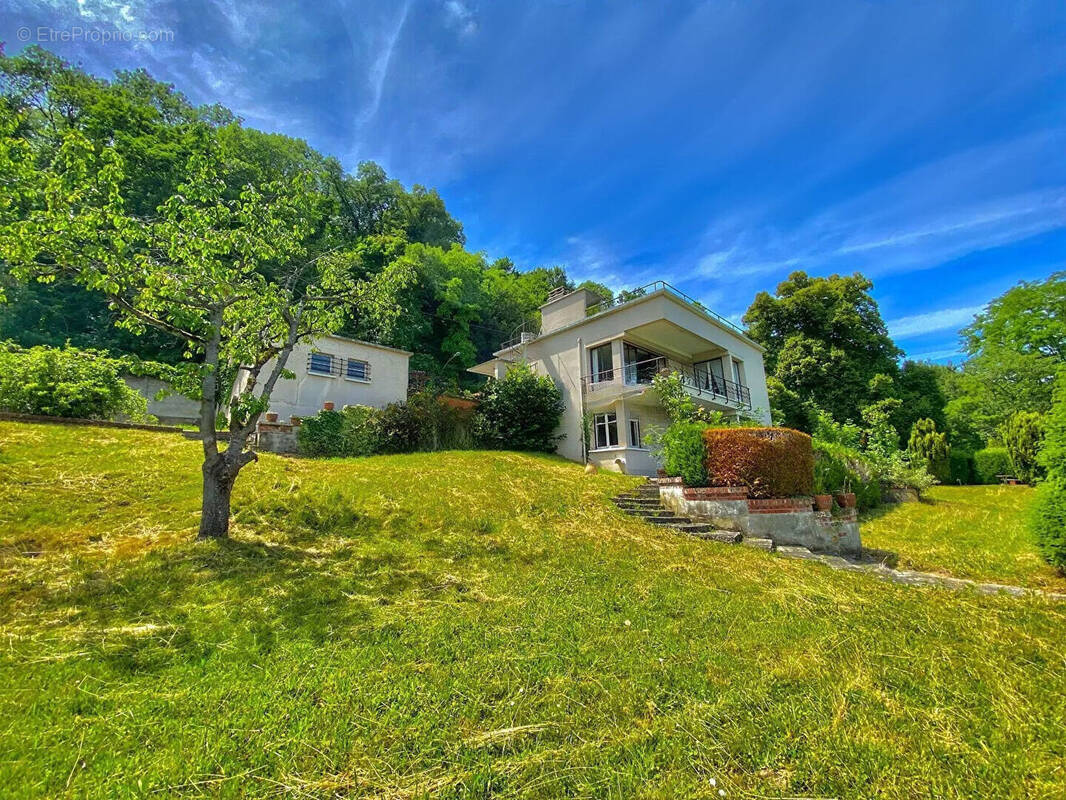 Maison à SAINT-JEAN-LES-DEUX-JUMEAUX