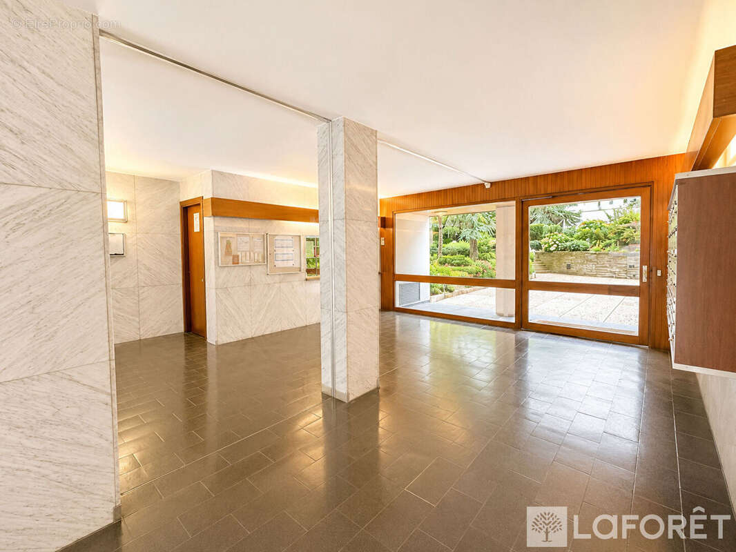 Chaville limite sèvres appartement 3 pièces de 70 m² avec balcon, parking et cave résidence de standing - photo 9