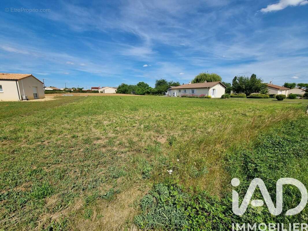 Photo 2 - Terrain à THENEZAY