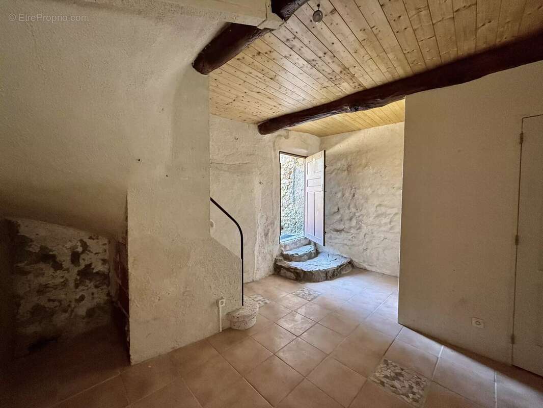 Maison de village à rénover avec jardin constructible - photo 9