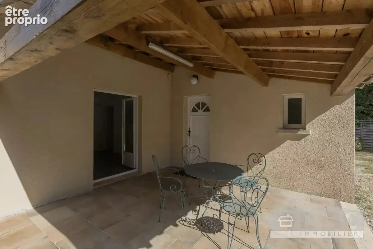 Maison de plain-pied rénovée avec jardin clos. - photo 2