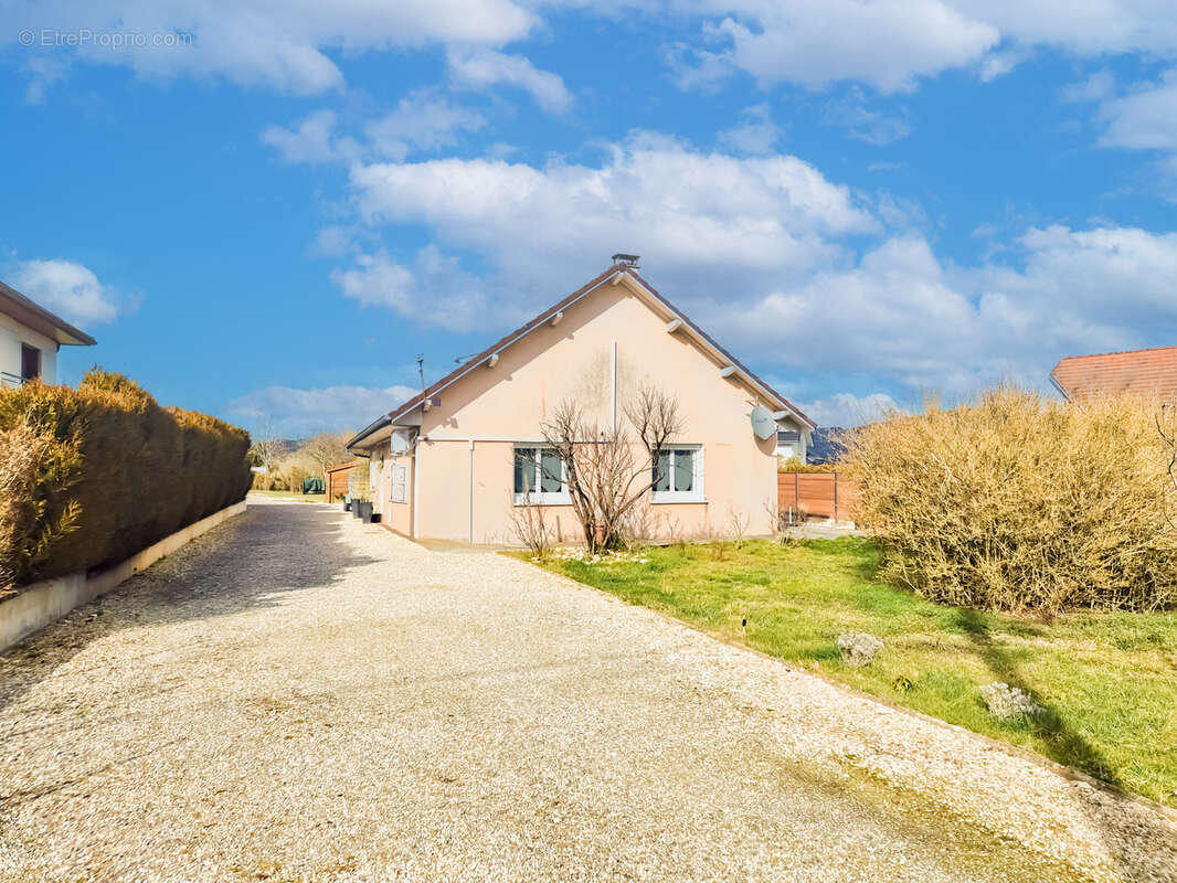 Maison à PEYRIEU
