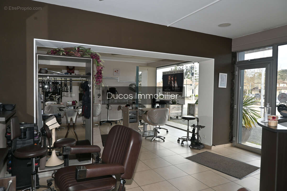 Commerce à VIRAZEIL