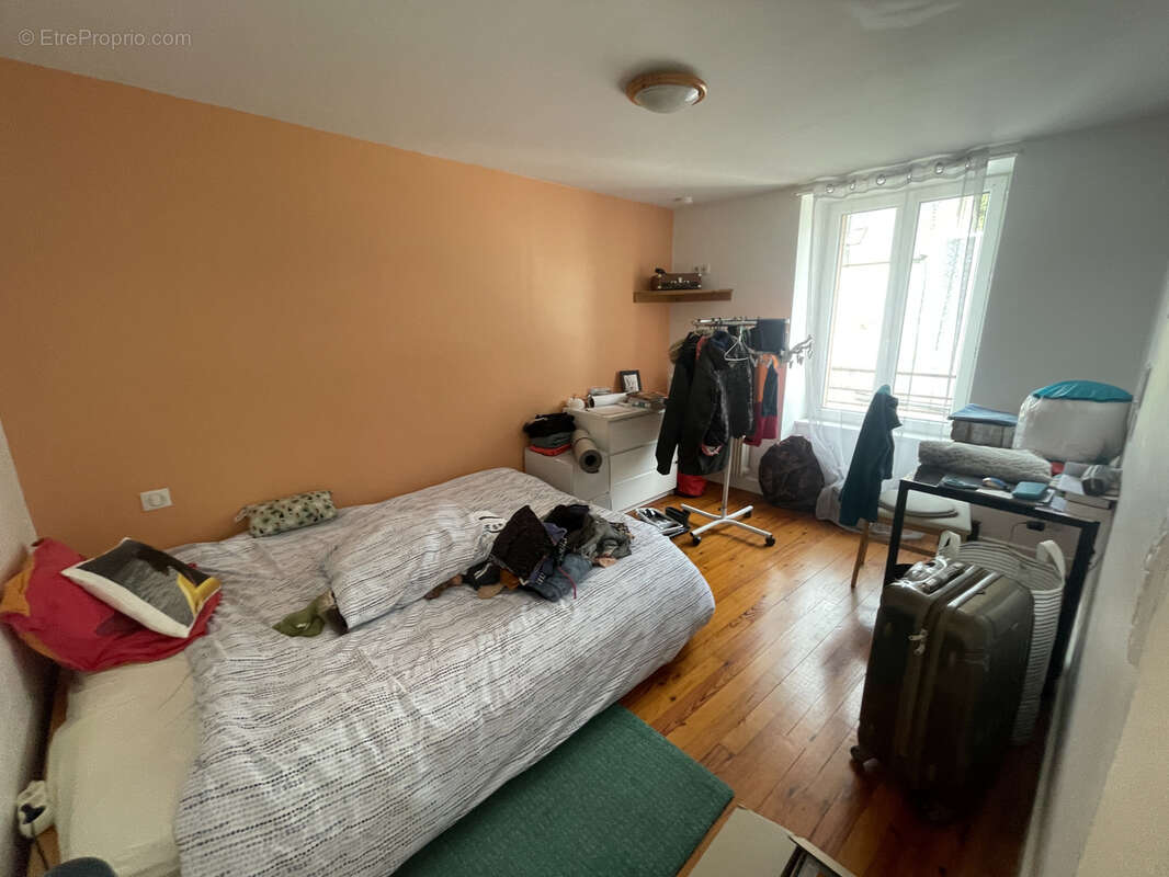 Appartement à ROCHEFORT-MONTAGNE