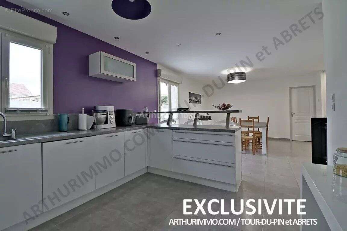 Maison à LA TOUR-DU-PIN