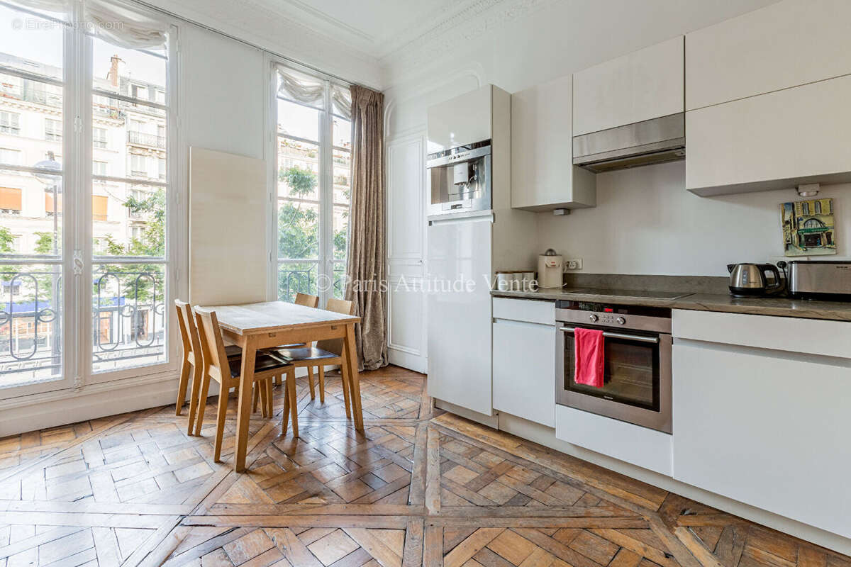 Appartement à PARIS-3E