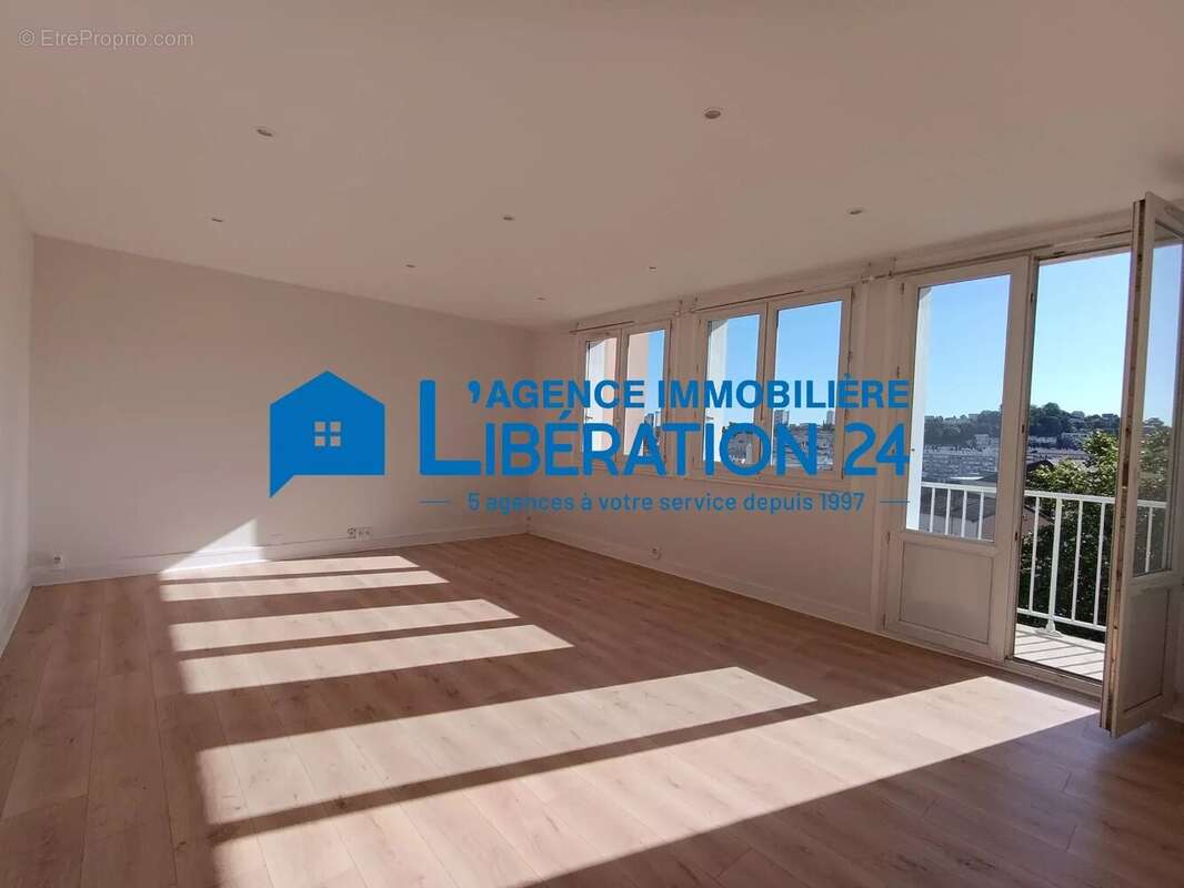 Superbe t3 refait a neuf dernier etage grands balcons - photo 2
