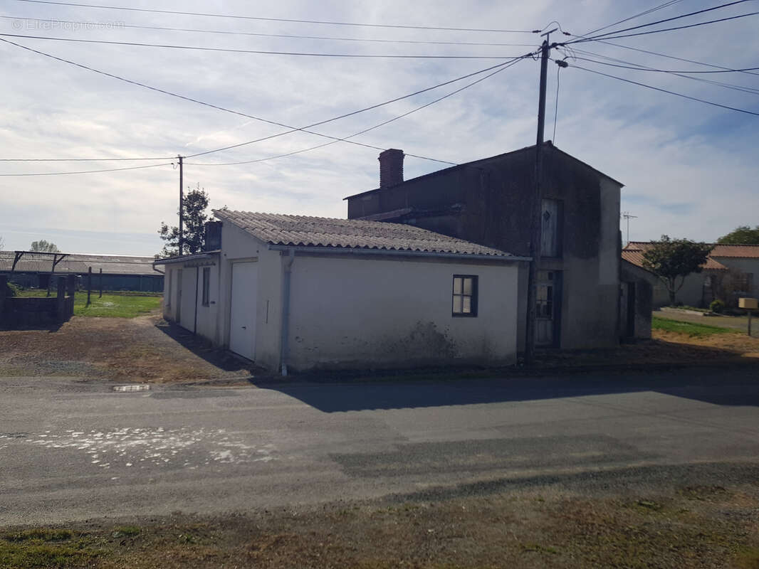 Maison de village à rénover - 60 m2 - 6 pièces - photo 2