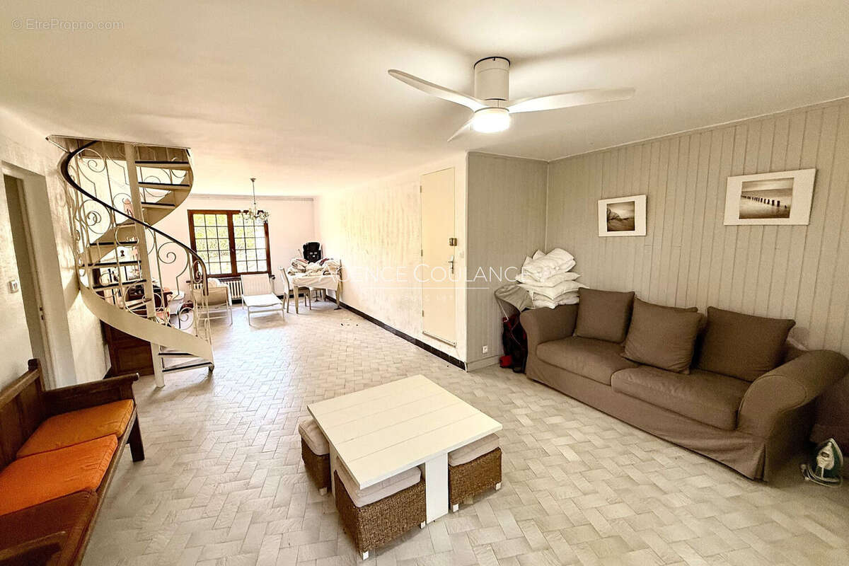 Maison 161 m² à Saint-Cyr-Sur-Mer  - photo 9