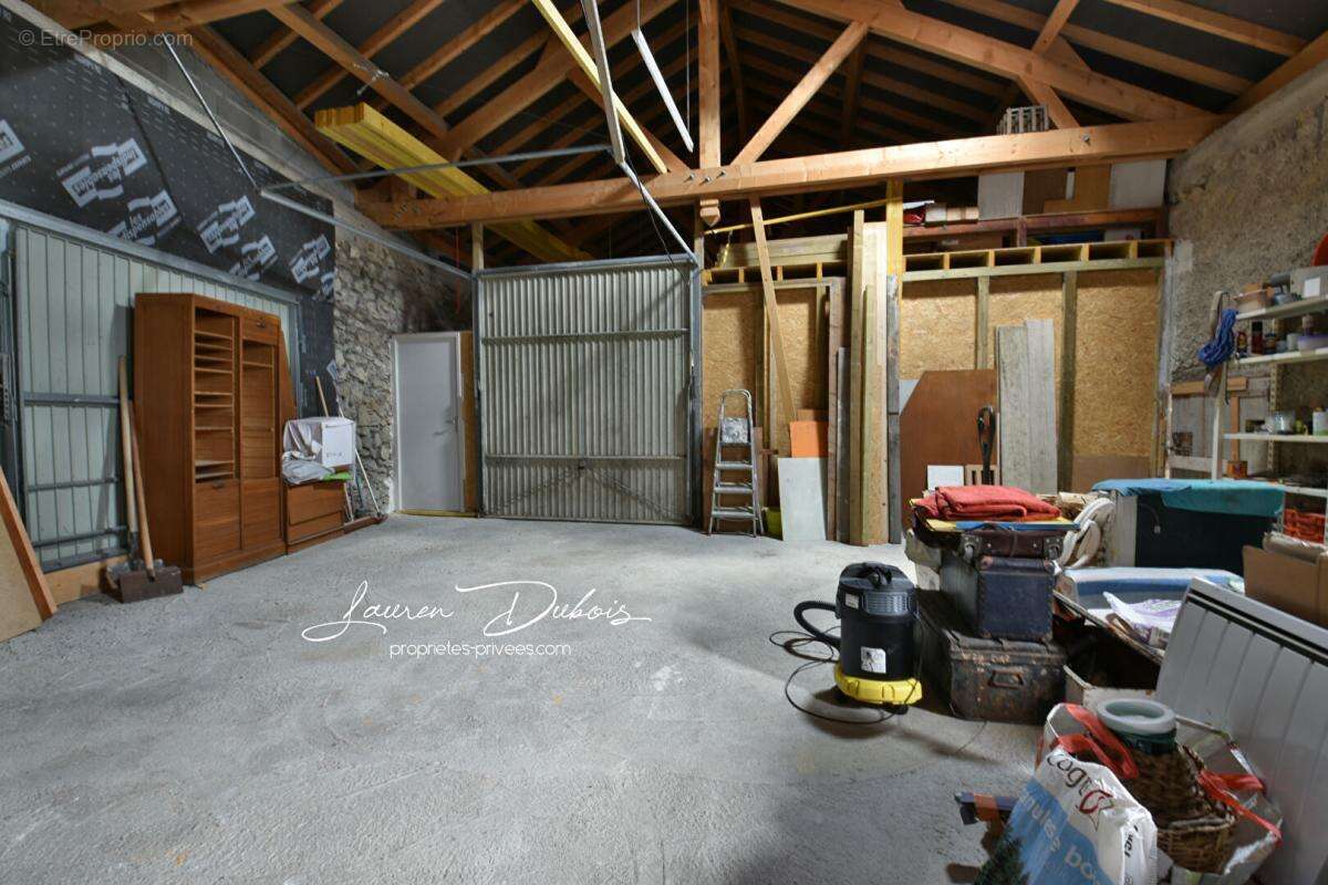 SERRES - Charmante maison de ville de 122 m² avec jardin, garages et dépendances - photo 17