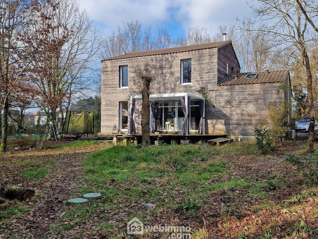 Façade arrière de la maison, côté sud. - Maison à LA ROCHE-SUR-YON