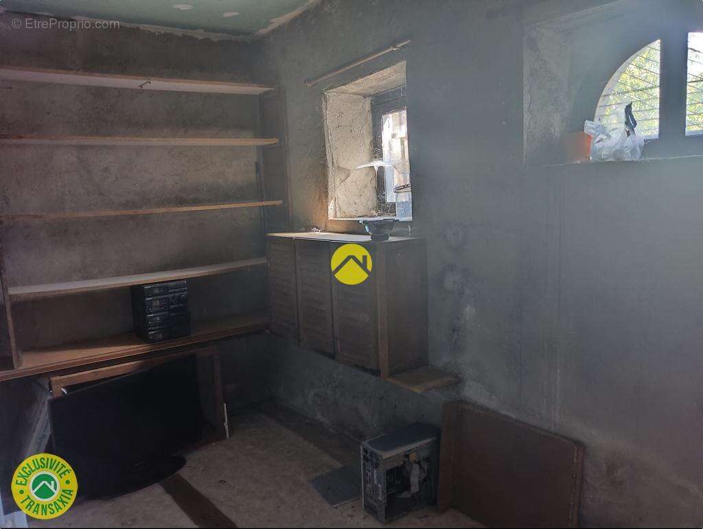 Maison à AINAY-LE-CHATEAU