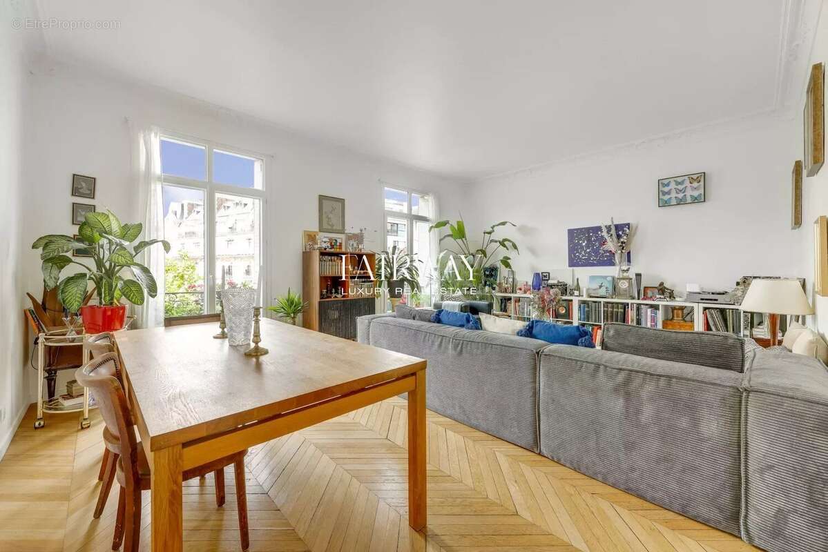 Appartement à PARIS-8E