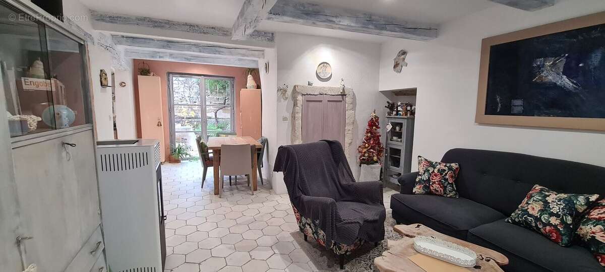 Maison à SAINT-QUENTIN-LA-POTERIE