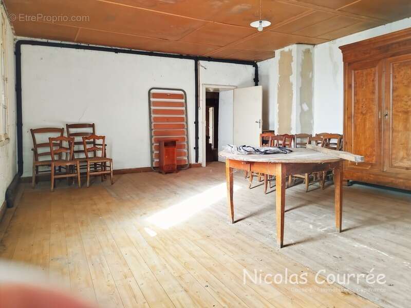 Maison à rénover – 191 m² – Fort potentiel – Environnement calme SAINT VINCENT LA CHATRE (79) - photo 14