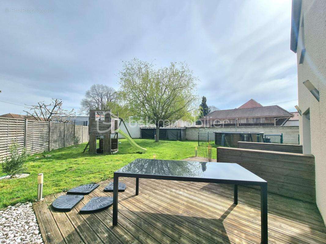 Maison à VERNEUIL-L'ETANG