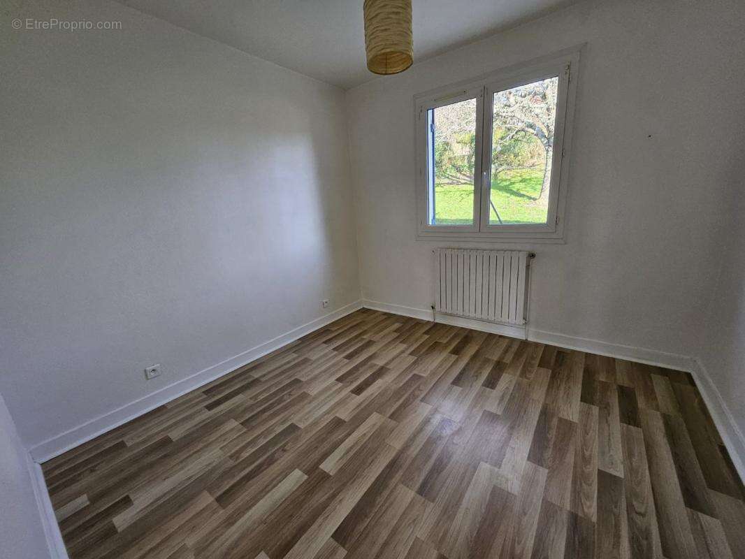 Maison à NOTRE-DAME-DE-SANILHAC