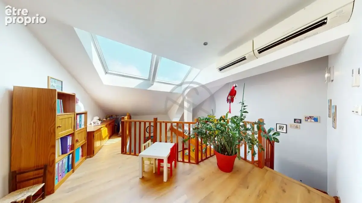 Duplex Jarrie 5 pièce(s) 184 m2 - Lumineux et en parfait état - photo 8