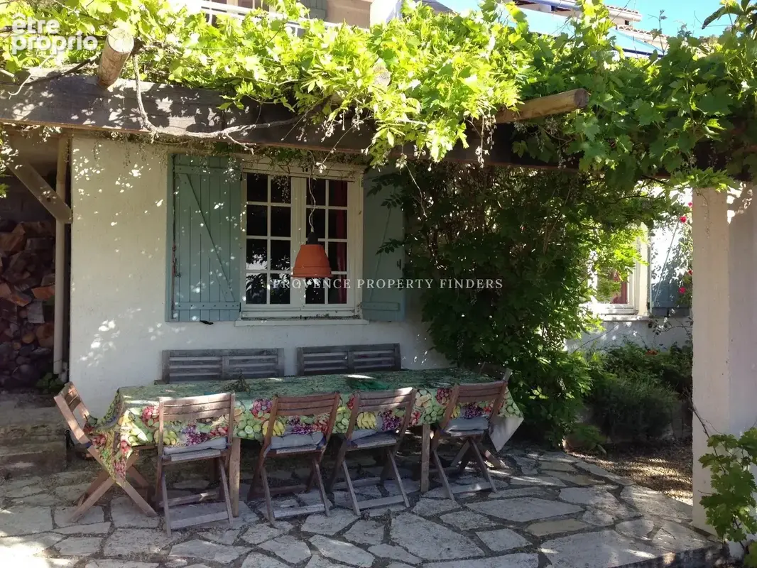 LORGUES – Un véritable havre de paix avec vue panoramique et piscine. - photo 21