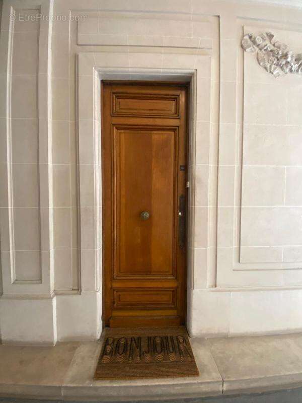 Appartement à PARIS-16E