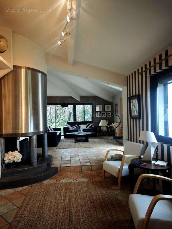 Toulouse 31200 , superbe villa de 174m² sur une parcelle verdoyante de 1458m² - photo 2