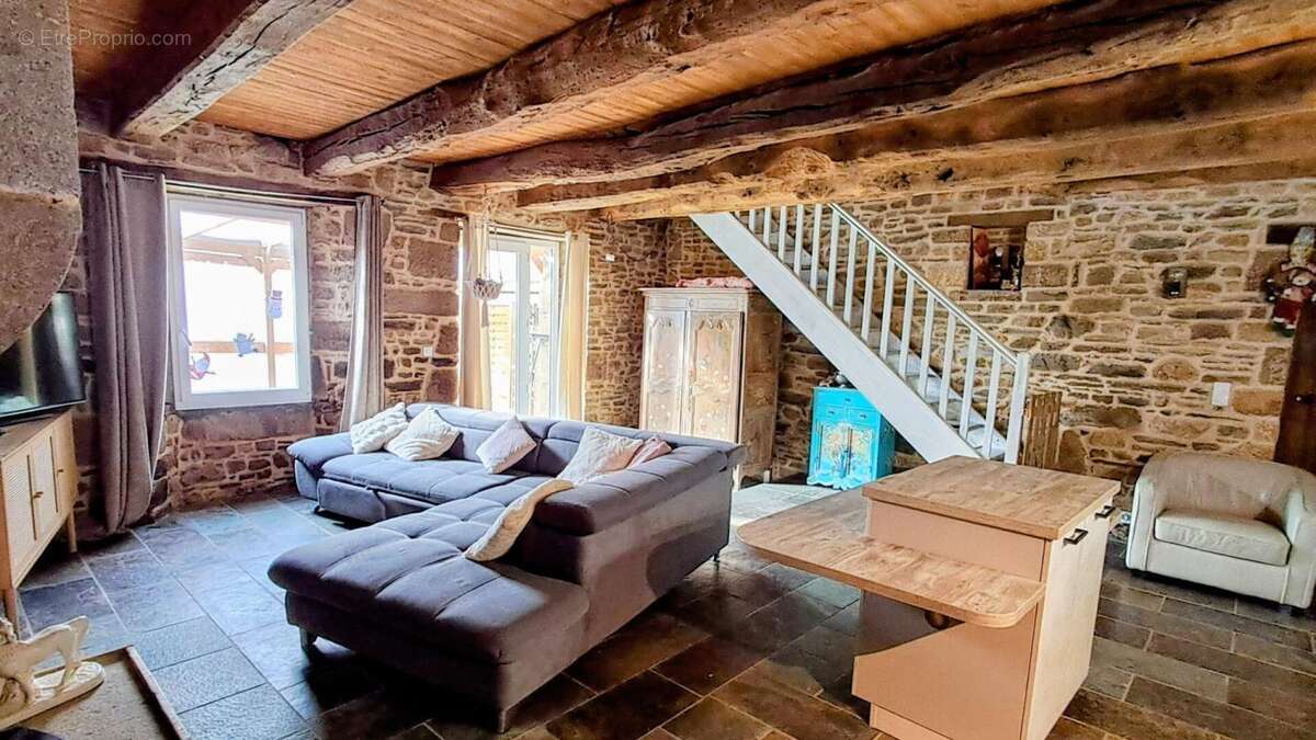 Maison à COMBOURG
