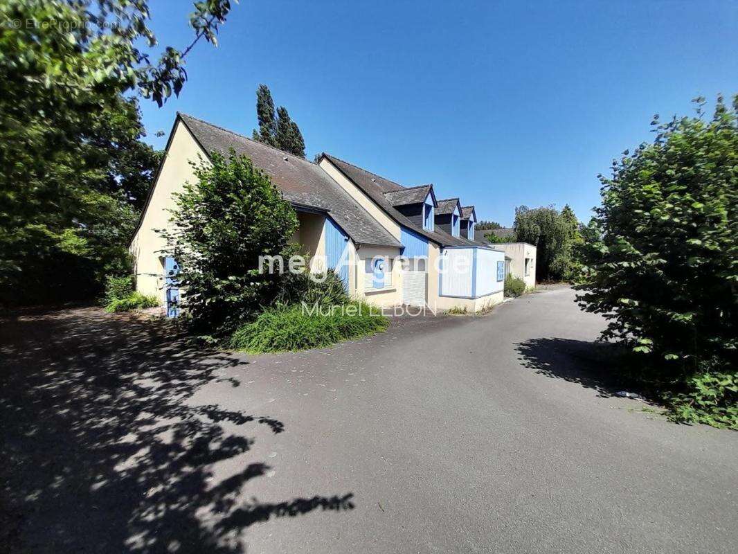 Local et appartement 300 m² – parking privatif - photo 2