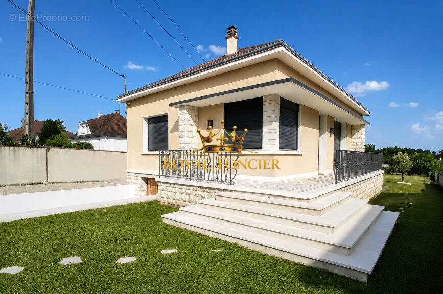 Pavillon entièrement rénové sans travaux de 102m² - Maison à CHATELLERAULT